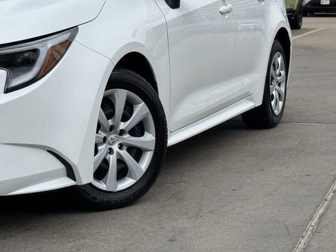 Used 2025 Toyota Corolla XLE image 11