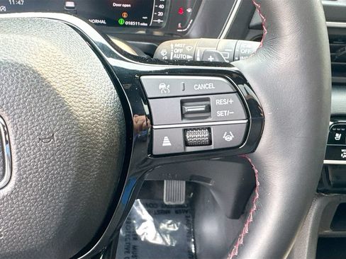 Used 2025 Honda Pilot Black Edition image 9