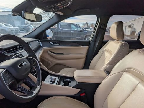 Used 2023 Jeep Grand Cherokee Limited image 10