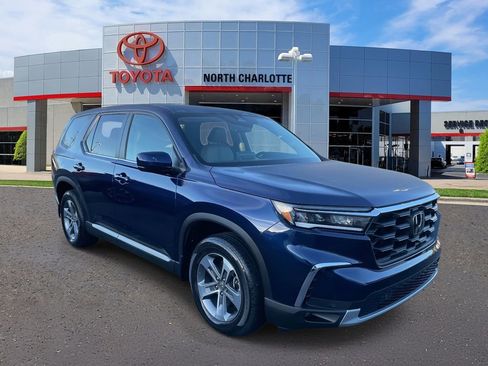 Used 2025 Honda Pilot EX-L image 3