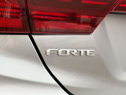 Used 2023 Kia Forte GT-Line w/ GT-Line Premium Package FWD image 13