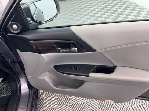 Used 2016 Honda Accord Touring image 19