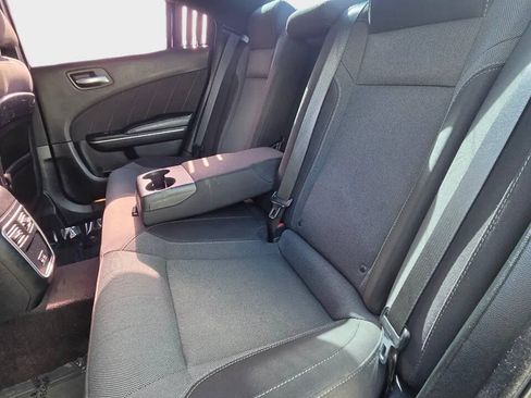 Used 2017 Dodge Charger SXT RWD image 11