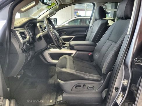Used 2018 Nissan Titan SV w/ SV Convenience Package image 12