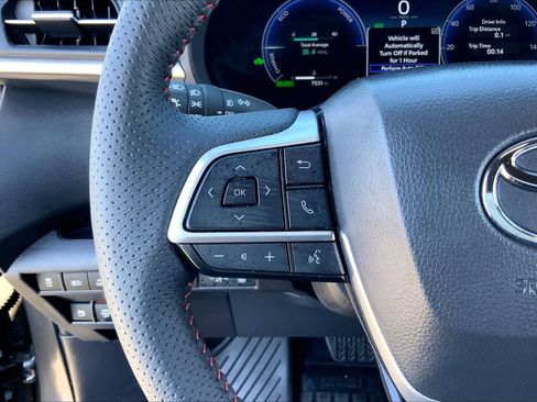 Used 2025 Toyota Sienna XSE image 23