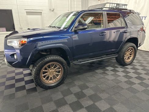 Used 2023 Toyota 4Runner TRD Off-Road Premium w/ Moonroof Package AWD/4WD image 5