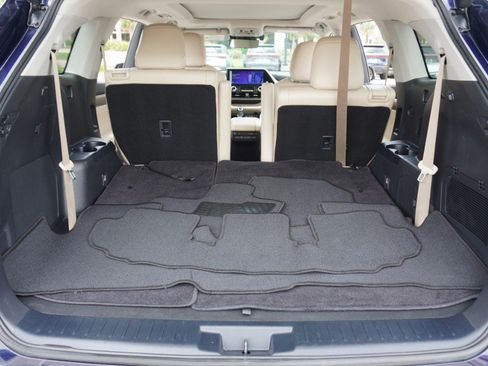 Used 2024 Toyota Highlander Platinum FWD image 36