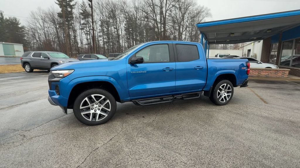 Used 2024 Chevrolet Colorado Z71 w/ Z71 Convenience Package 2 AWD/4WD image 4
