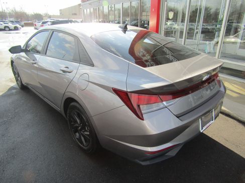 Used 2023 Hyundai Elantra SEL image 7