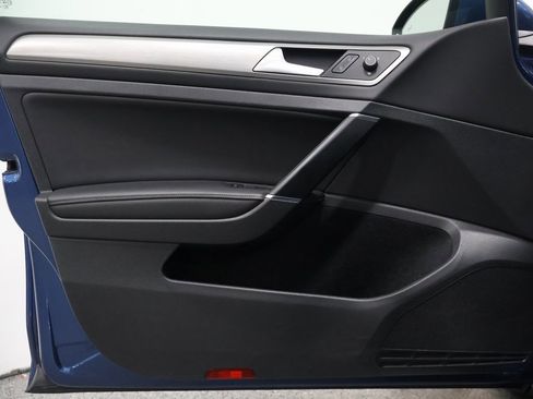 Used 2017 Volkswagen Golf Wolfsburg Edition image 12