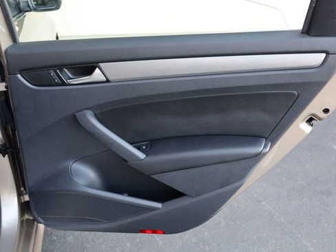 Used 2015 Volkswagen Passat TDI SE image 20