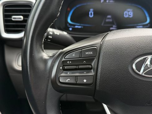 Used 2023 Hyundai Venue SEL w/ Cargo Package FWD image 28