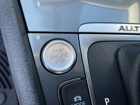 Used 2017 Volkswagen Golf Alltrack SEL image 15