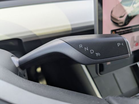 Used 2021 Tesla Model Y Long Range AWD/4WD image 24