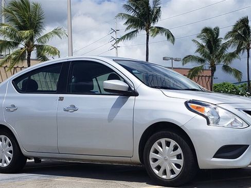 Used 2018 Nissan Versa SV FWD image 4