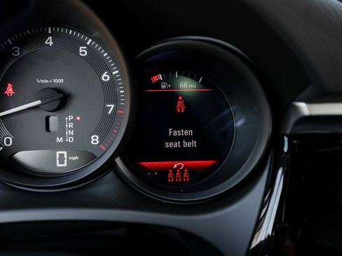 Certified 2023 Porsche Macan image 15