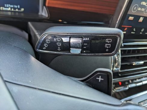 Used 2023 Lincoln Navigator 4WD image 29