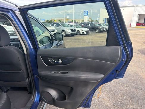 Used 2017 Nissan Rogue SV image 26