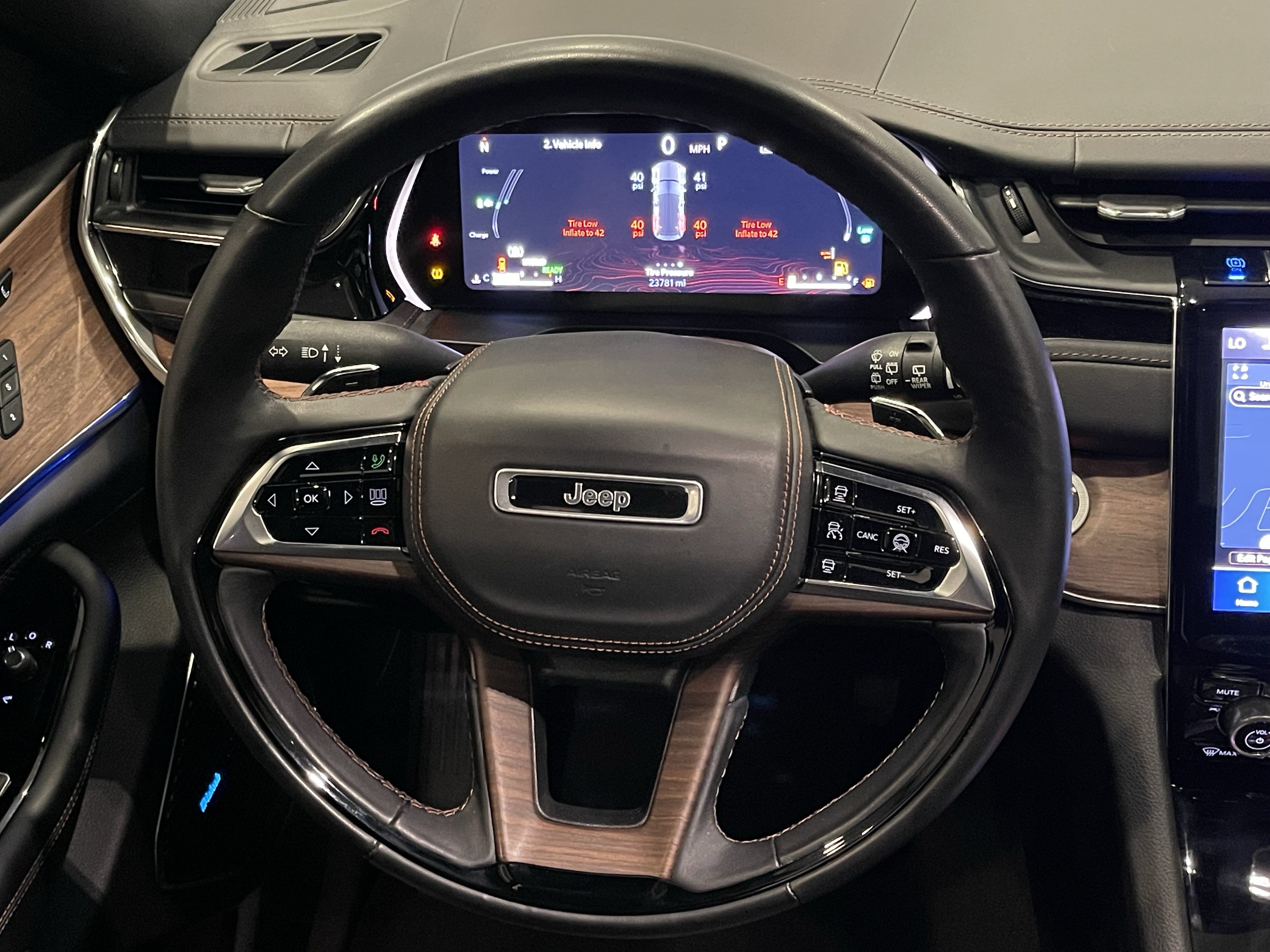 Used 2023 Jeep Grand Cherokee Summit w/ Luxury Tech Group V AWD/4WD image 19