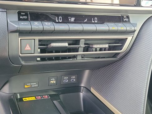 Used 2025 Toyota Camry SE image 33