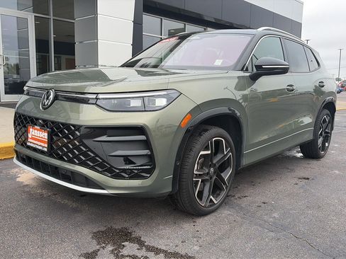 Used 2025 Volkswagen Tiguan SEL R-Line AWD/4WD image 2