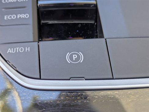 Used 2022 BMW 330i Sedan w/ Convenience Package image 25