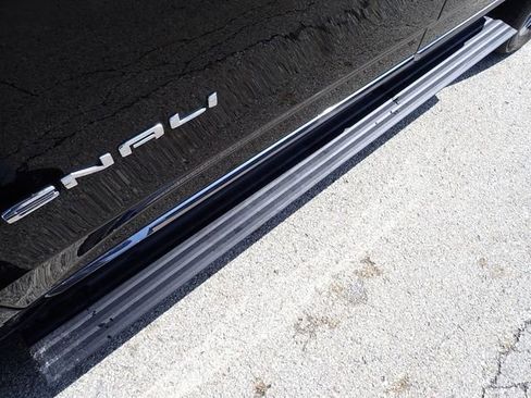 Used 2023 GMC Yukon Denali Ultimate image 13