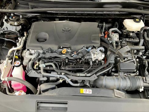 Used 2025 Toyota Camry SE image 32