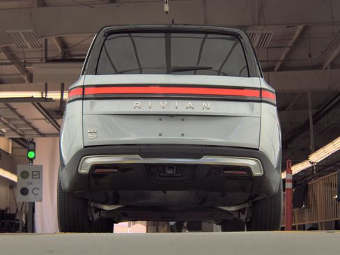 Used 2024 Rivian R1S Adventure AWD/4WD image 10