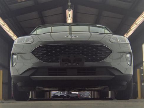 Used 2022 Ford Escape SEL AWD/4WD image 3