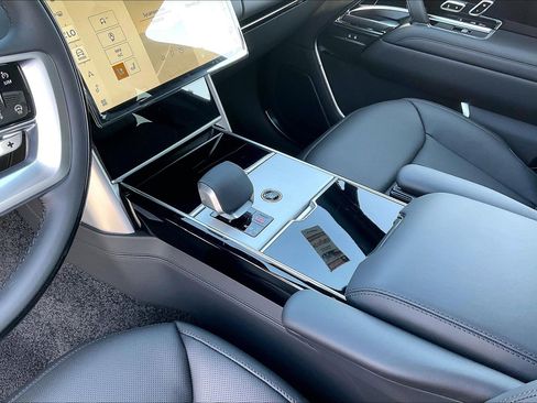 New 2026 Land Rover Range Rover SE image 11