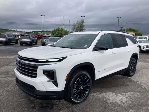 New 2026 Chevrolet Traverse LT w/ Sun and Wheel Package FWD image 8