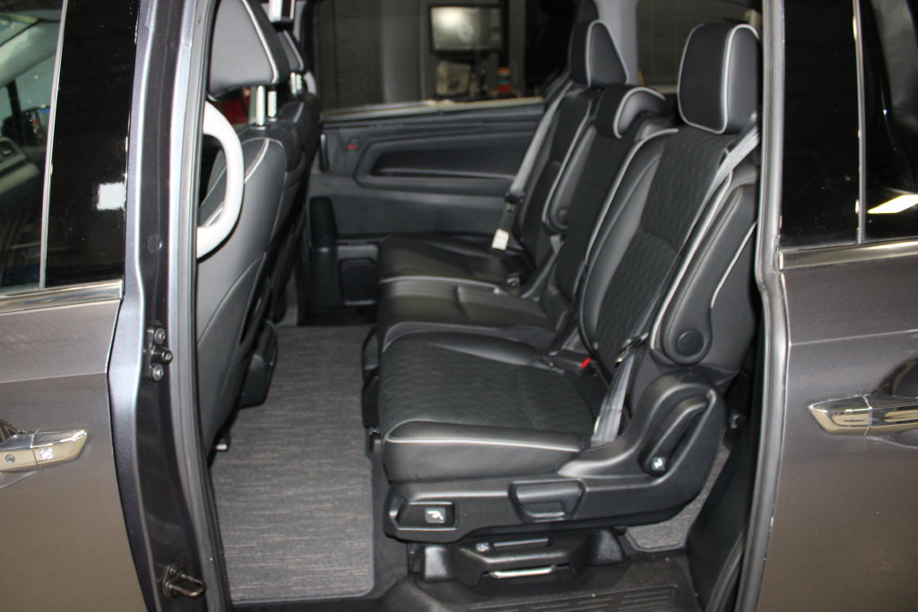 Used 2023 Honda Odyssey Elite image 11