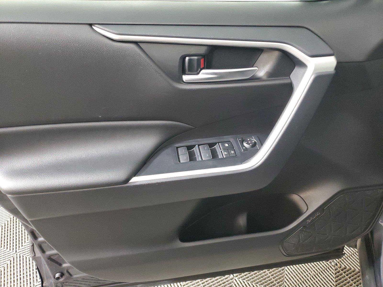 Used 2025 Toyota RAV4 XLE FWD image 16
