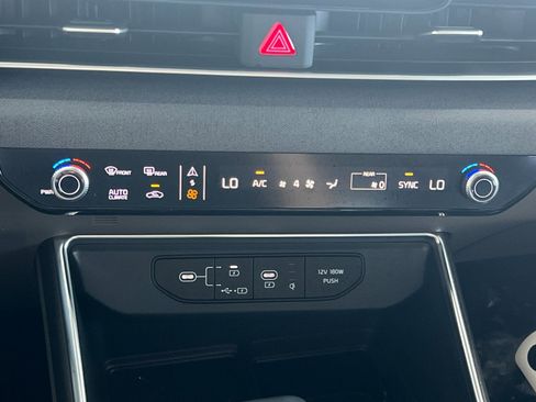 New 2026 Kia Carnival EX image 24