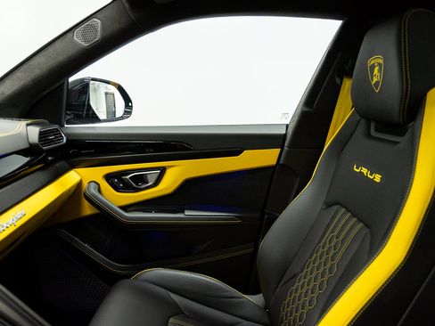 Used 2024 Lamborghini Urus S AWD/4WD image 36