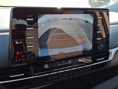 Used 2023 Toyota Sienna LE image 19