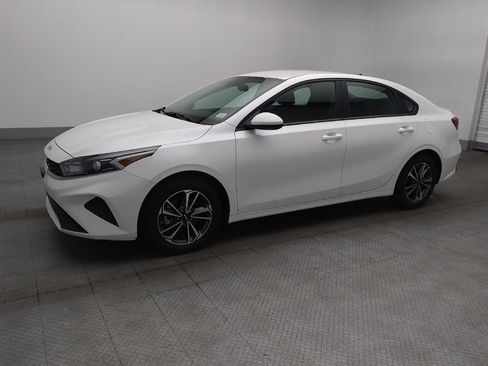 Used 2023 Kia Forte LXS image 2