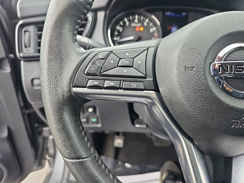 Used 2018 Nissan Rogue SV AWD/4WD image 19