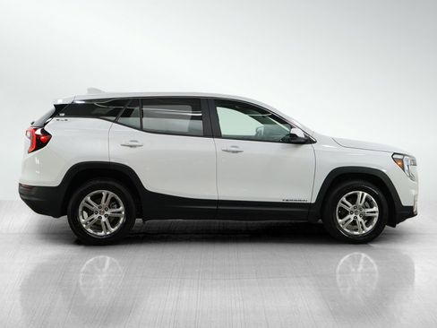 Used 2024 GMC Terrain SLE image 6