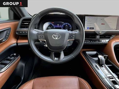 Certified 2025 Toyota Crown Signia AWD/4WD image 6