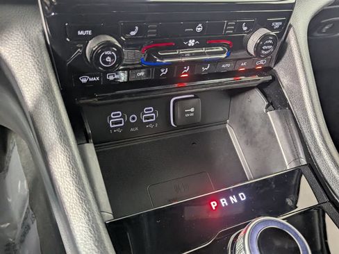 Used 2023 Jeep Grand Cherokee Altitude RWD image 25