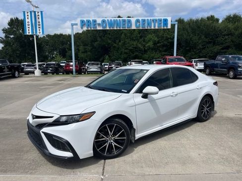 Used 2023 Toyota Camry SE FWD image 2