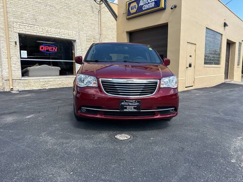 Used 2015 Chrysler Town & Country Touring w/ Driver Convenience Group FWD image 6
