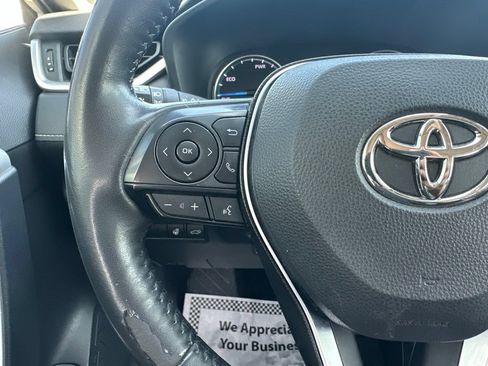 Used 2022 Toyota RAV4 XLE Premium AWD/4WD image 18