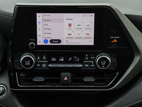 Used 2023 Toyota Highlander LE image 14