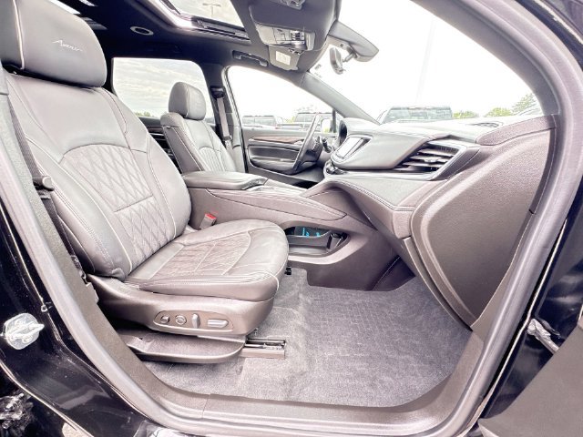 Used 2022 Buick Enclave Avenir w/ Avenir Technology Package AWD/4WD image 28