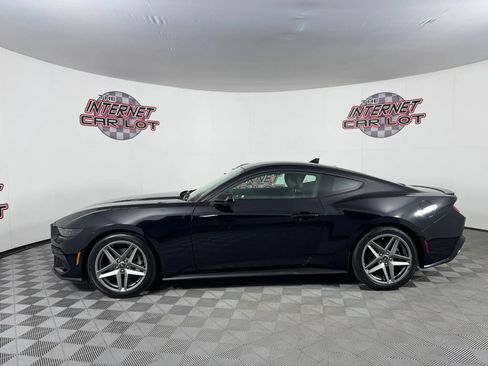 Used 2025 Ford Mustang Coupe RWD image 4