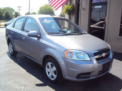 Used 2009 Chevrolet Aveo LT w/ Power and Convenience Package FWD image 2