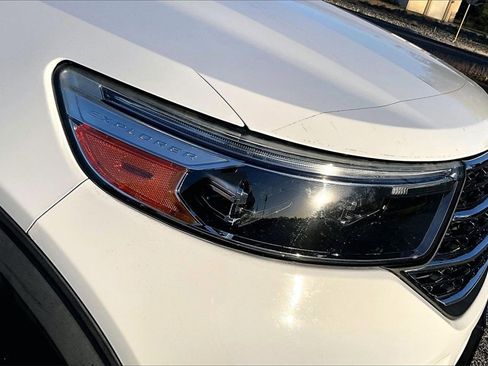 Used 2020 Ford Explorer XLT image 32